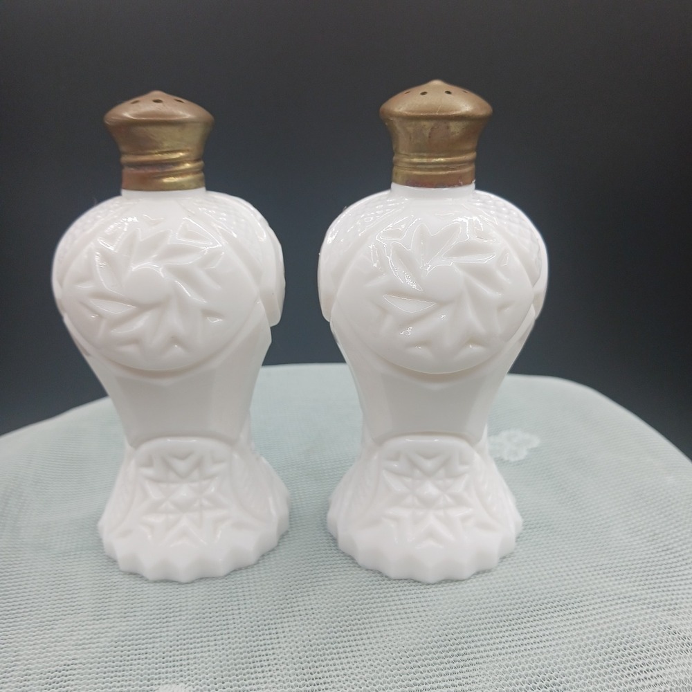 VINTAGE Enesco Milk Glass Salt & Pepper Shaker Set With Lids Cottage Core Decor